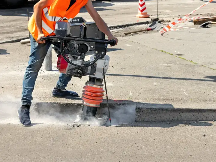 Apisonador compactando